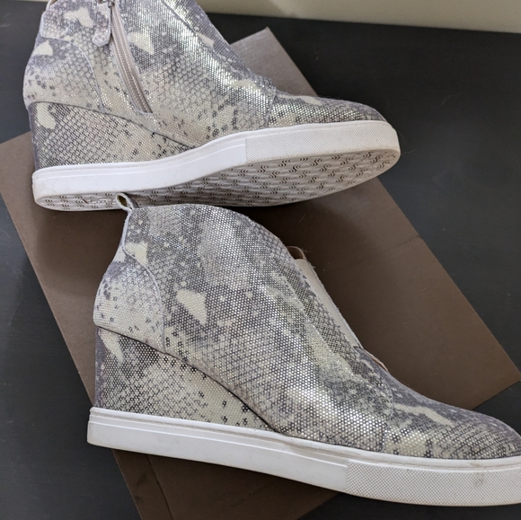 Linea Paolo Snakeskin Wedges - Picture 5 of 6